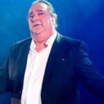 Βασίλης Καρράς: Ο νέος δίσκος με ακυκλοφόρητα τραγούδια δείχνει γιατί παραμένει πάντα εδώ