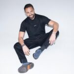 Ηλίας Βρεττός για τη σύζυγό του: Στους δυόμιση μήνες της έκανα πρόταση γάμου